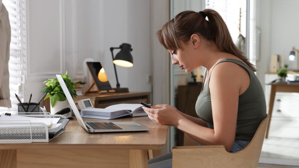 effects of poor posture on back health - shoulder pain